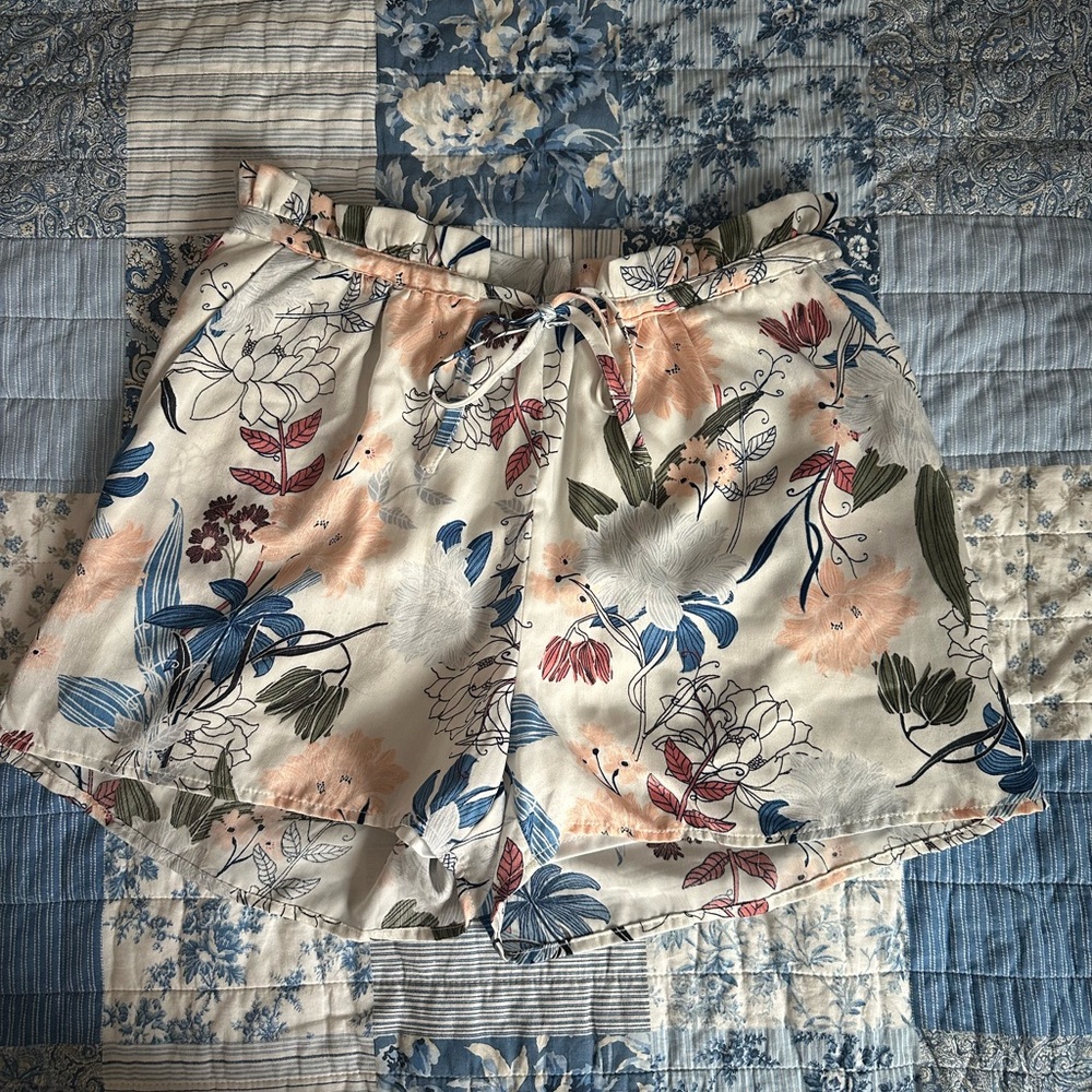 Doe and Rae Floral Pattern Shorts